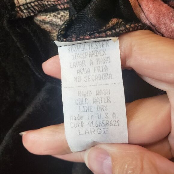 YOUNG AT HEART Floral Velour V-neck Top - Picture 4 of 5